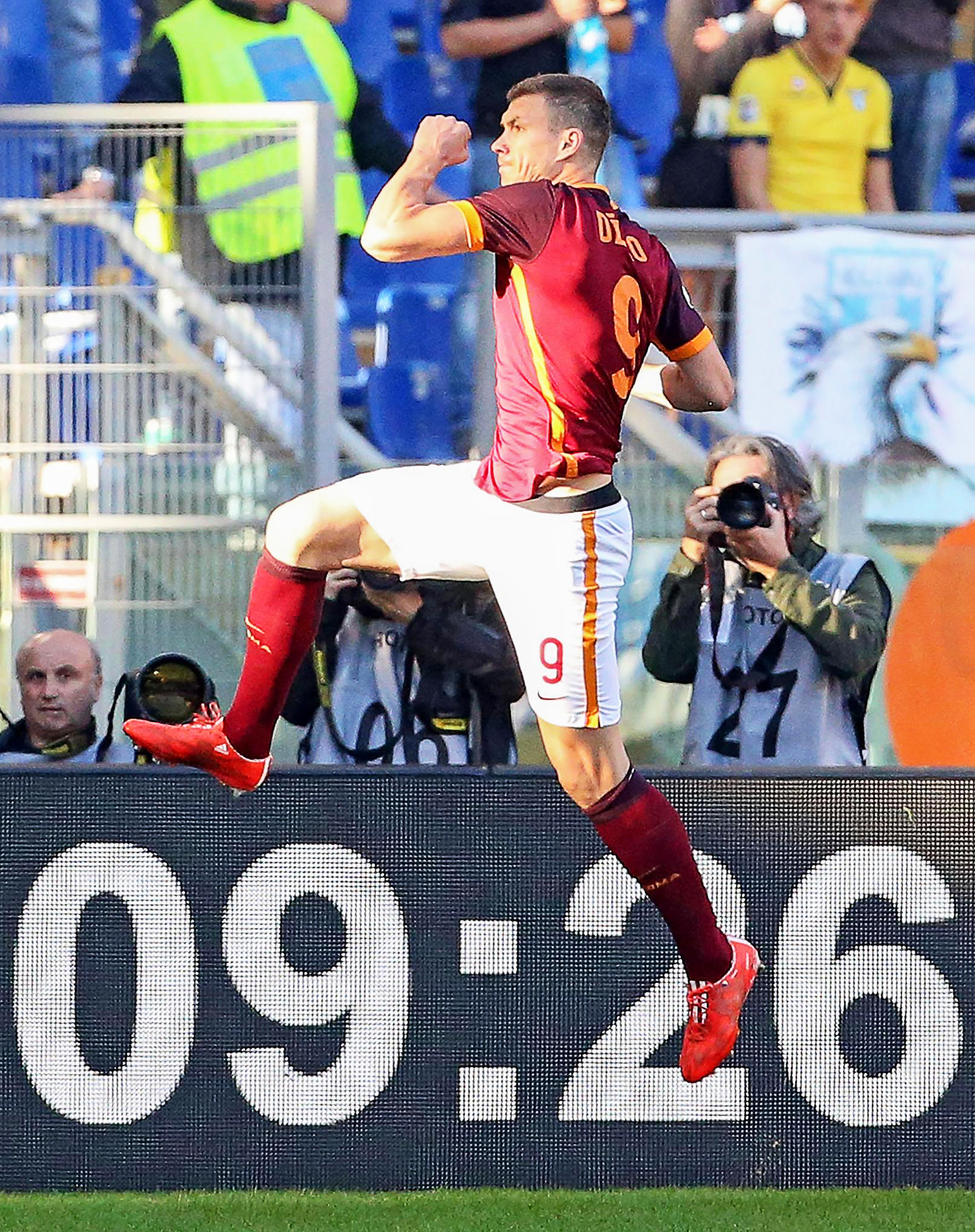 Tătărușanu, imbatabil în Sampdoria - Fiorentina 0-2, revine pe primul loc în Serie A. Ştefan Radu a pierdut Derby della Capitale, AS Roma - Lazio 2-0. Chiricheș, rezervă la Napoli - Udinese 1-0 / GALERIE FOTO