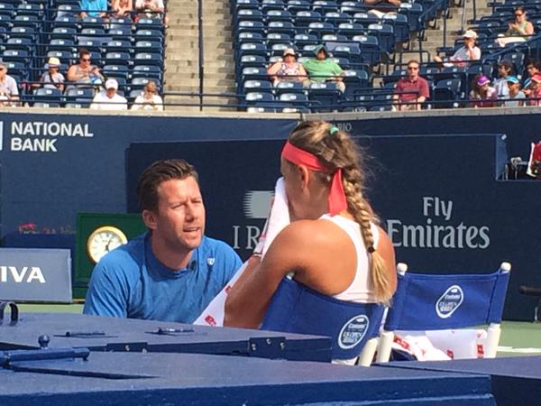 Comentatorii străini sunt șocați de numărul mare de români care o încurajează pe Simona Halep în Canada: ^”Este cea mai iubită jucătoare de tenis a lumii”! GALERIE FOTO