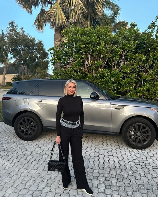Imagini cu vila lui Catrinel Sandu din America după ce uraganul Milton a lovit Florida. Terasa casei a fost distrusă și a căzut în piscină