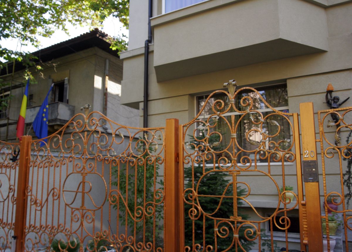 Imagini cu casa în care locuiește Romanița Iovan. Are mobilier unicat în vila de lux din Primăverii