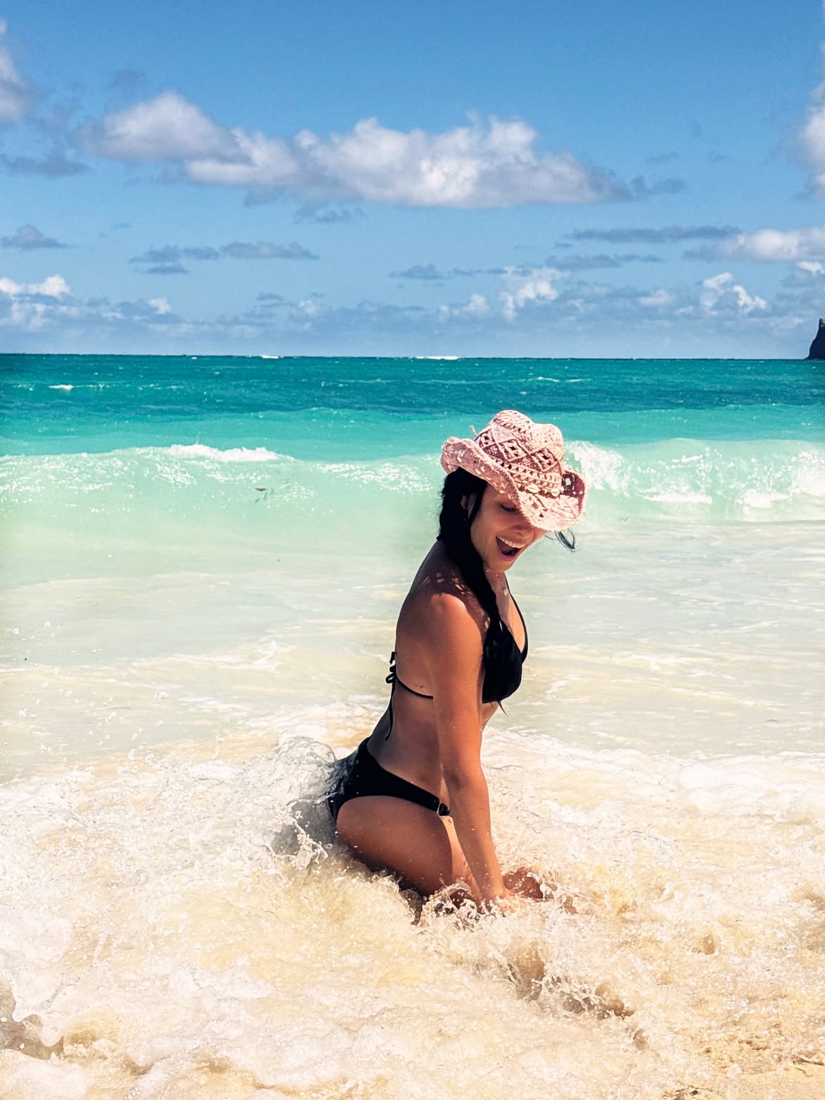 Corina Caragea pe plajele din Hawaii