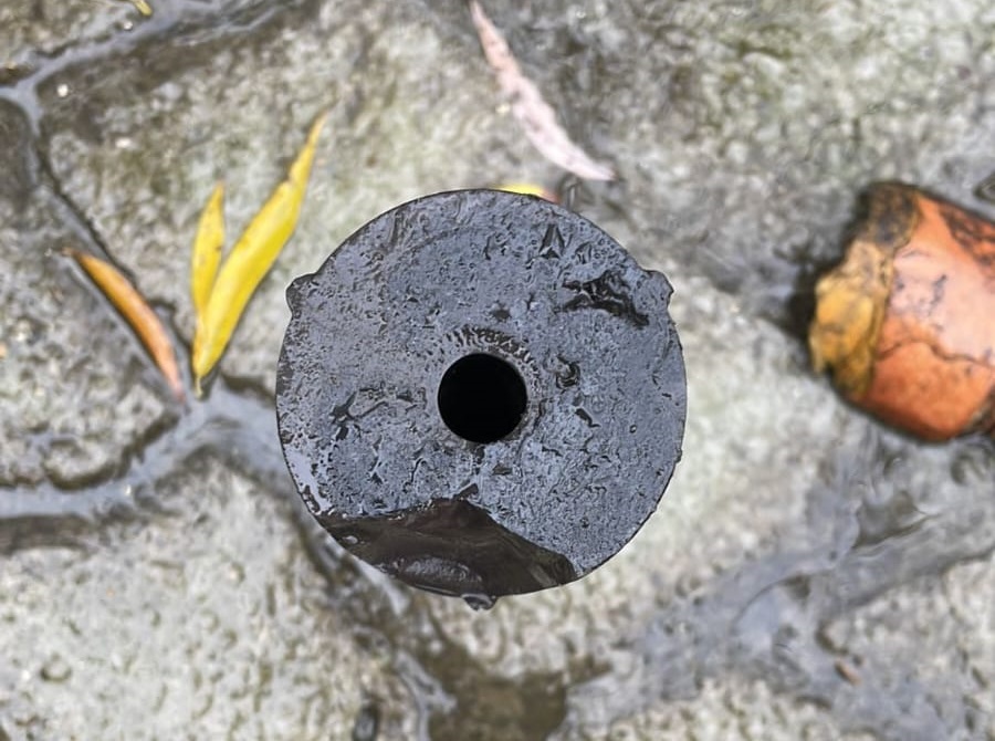 Bucăți dintr-o rachetă antigrindină au căzut peste o casă din Valea Călugărească, județul Prahova