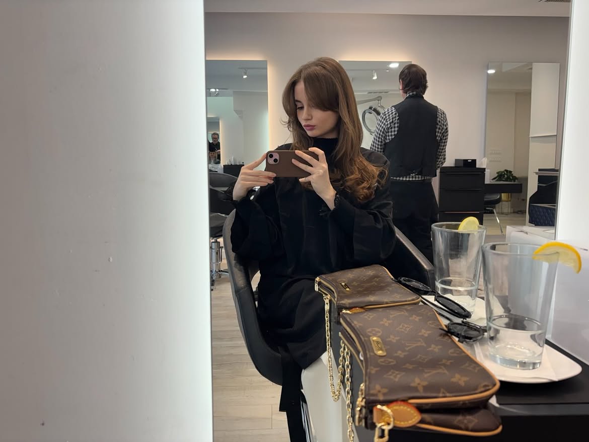 Cum arată Irina Columbeanu după ultima schimbare de look. Imagini noi cu fiica Monicăi Gabor și a lui Irinel