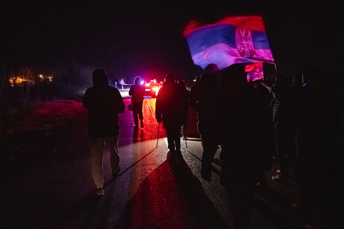 Cum protestează studenții sârbi prin marș și de ce strigă numele Laurei Kovesi
