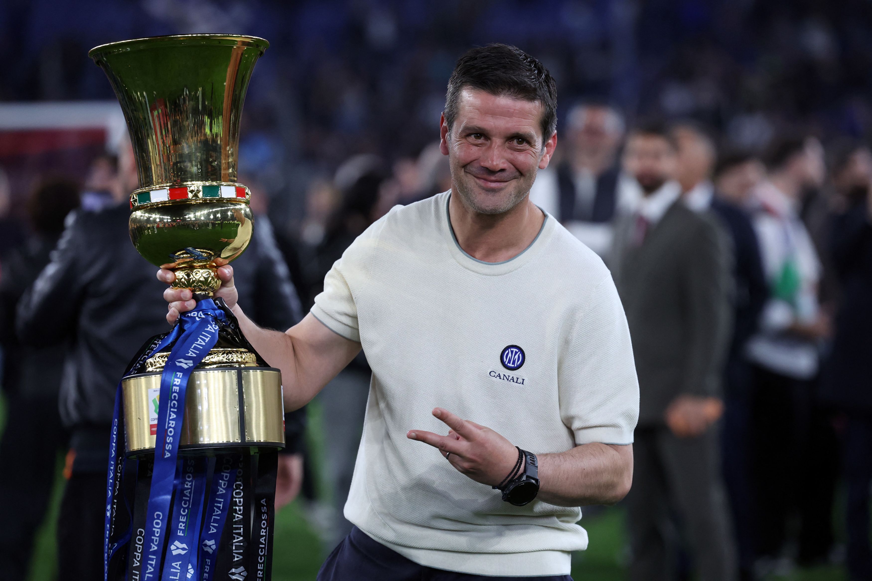 Cristi Chivu, imagine emoționantă după câștigarea Cupei Italiei. Și-a îmbrățișat soția și fiicele chiar pe teren