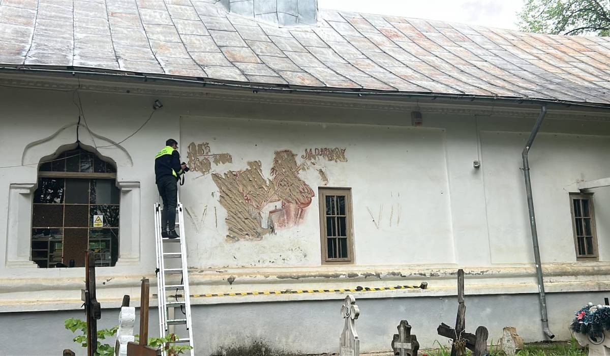 Fresca „Moartea râzând”, de aproape 200 de ani, din Argeș, vandalizată cu sapa. Autorul a explicat gestul: „Biserica nu mai este a Morții, ci a Vieții”