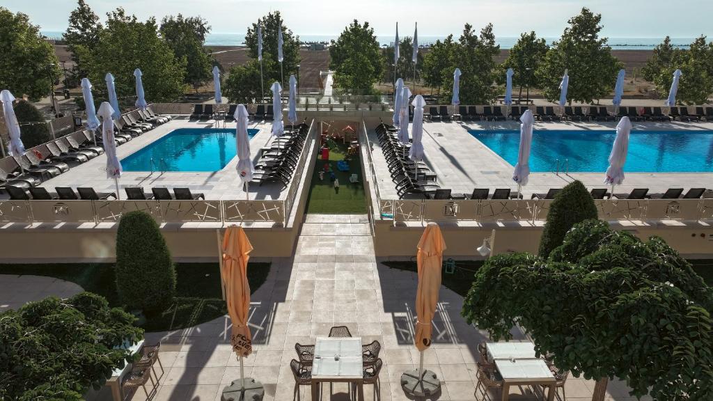 Cât costă o noapte de cazare în hotelul lui Gică Hagi din Mamaia în plin sezon estival 2025. Locația, renovată recent cu 2 milioane de euro
