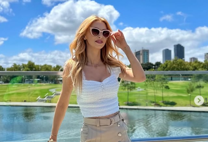 Răspunsul dat de Andreea Bălan după ce a fost criticată pentru ținuta purtată pe scenă: „Corpul meu lucrat este foarte potrivit pentru o astfel de salopetă”