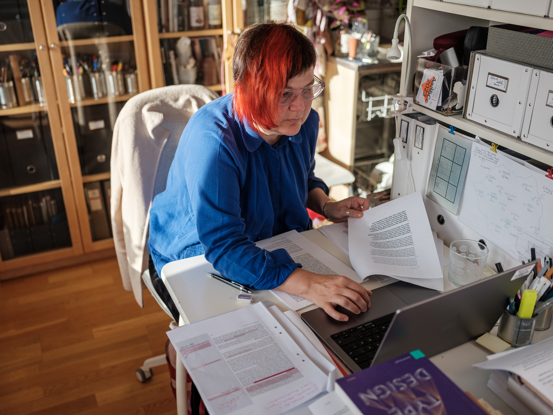REPORTAJ. Plecată în Occident din dictatura lui Ceaușescu, o româncă explică de ce „amenințarea la adresa democrației poate să apară inclusiv în Suedia. Acolo era comunism, aici este rasism și extremă dreaptă”