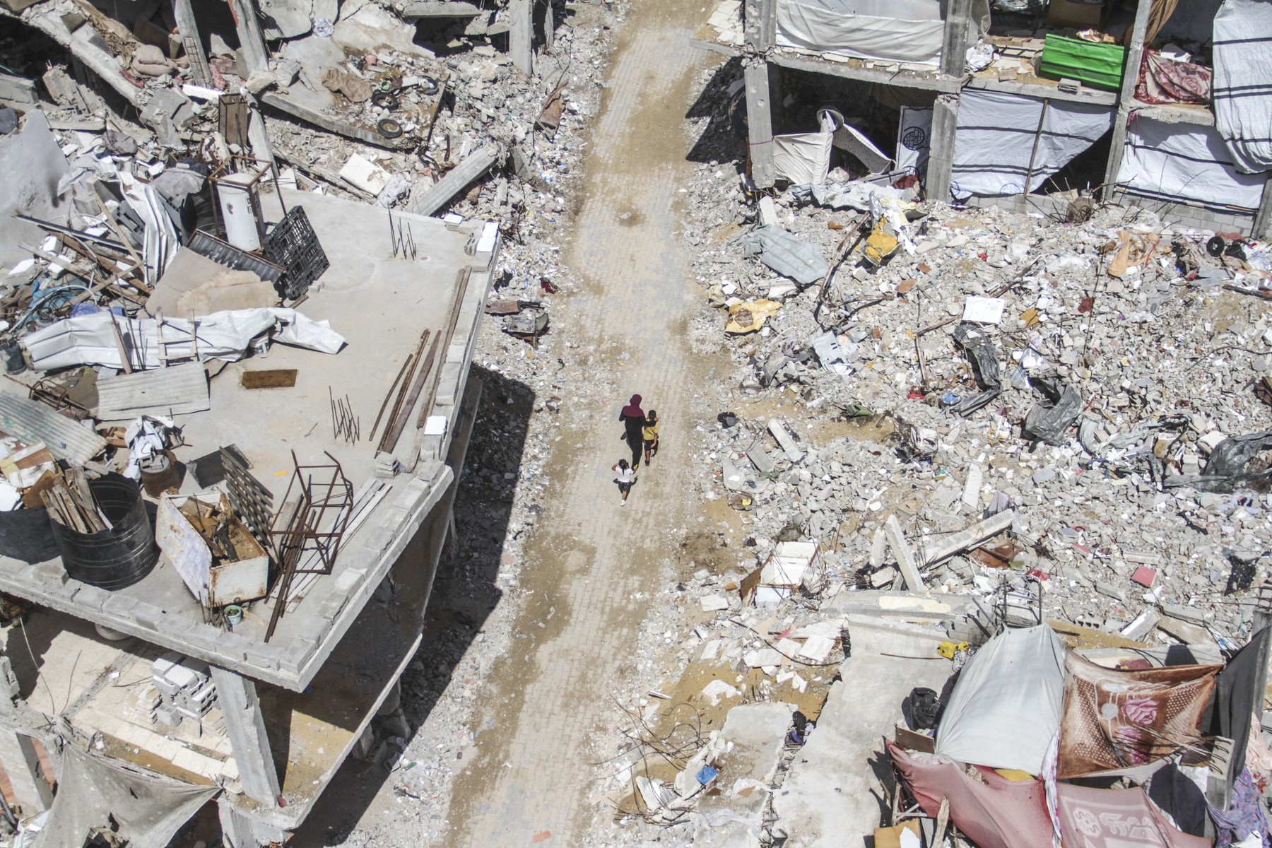 Israelul a făcut una cu pământul un oraș cu 200.000 de locuitori, în Gaza: „Auzim răniții când cer ajutor și unii dintre ei mor”
