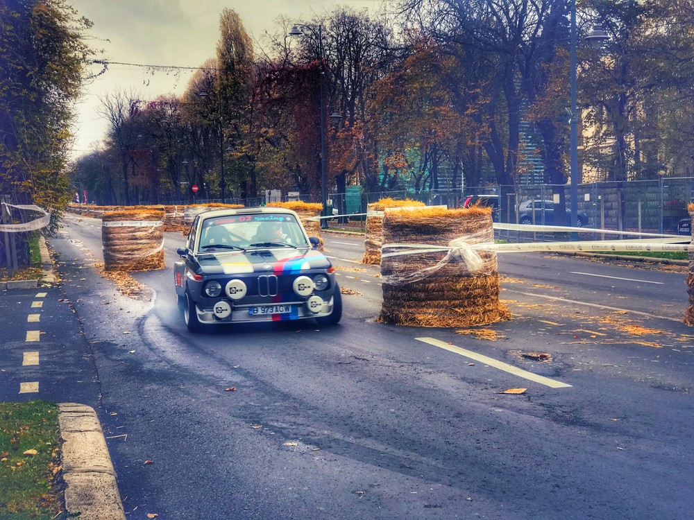 Spectacol pe străzile din București! Mihai Leu, Titi Aur, Bogdan Marişca, Marco şi Simone Tempestini fac show pe Kiseleff