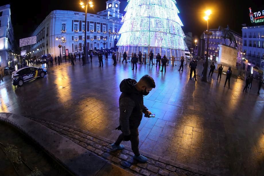 Cum a arătat Revelionul 2021 în lume, pe timp de pandemie, cu străzi pustii și cu mai puţine artificii