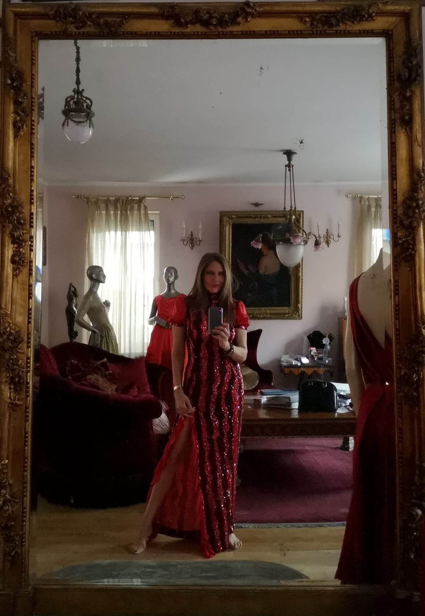 Imagini cu casa în care locuiește Romanița Iovan. Are mobilier unicat în vila de lux din Primăverii