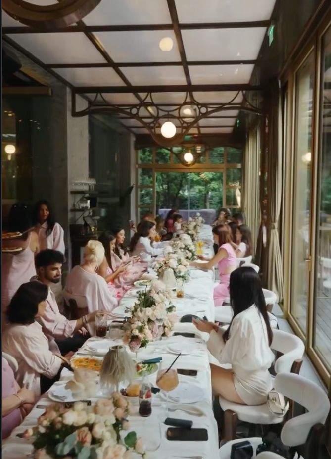 Imagini cu Alexandra Stan de la petrecerea baby shower. Cum a apărut alături de Inna „Ați reușit să creați un moment memorabil”
