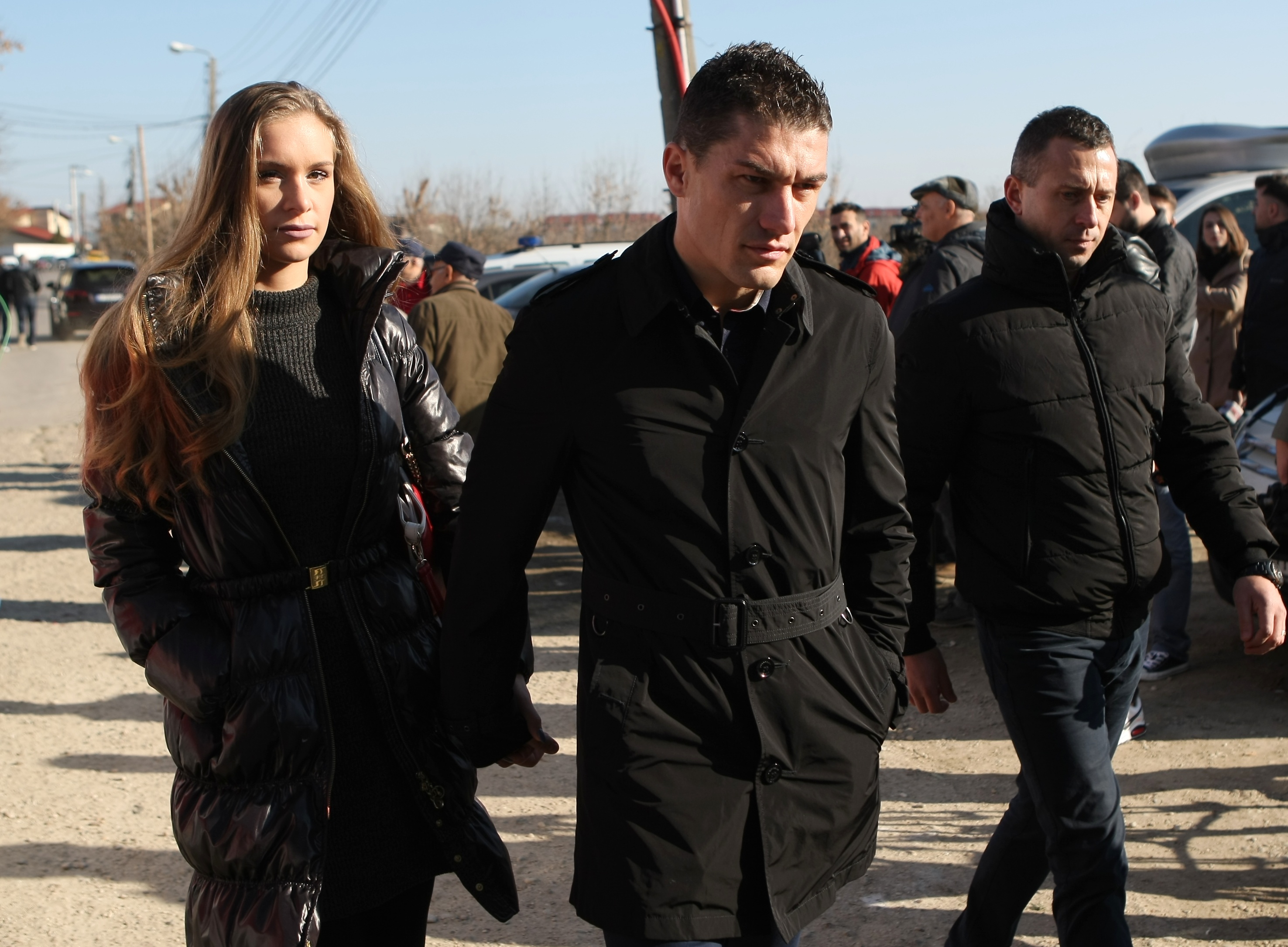 Daniel Prodan a fost înmormântat, azi, la cimitirul Sf. Ilie din Voluntari. Promisiune în lacrimi făcută de Gică Popescu: ”Îți vom îndeplini visul” | GALERIE FOTO