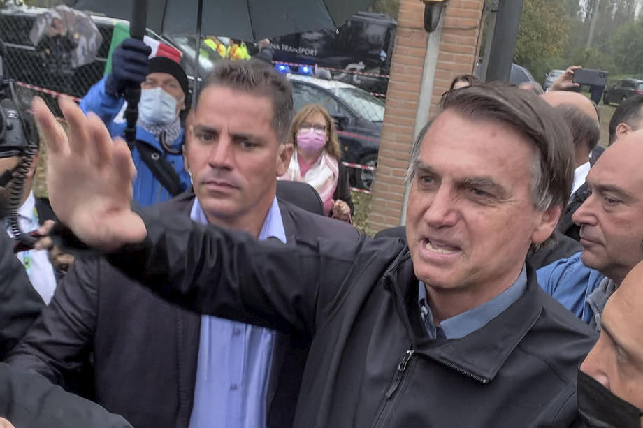 Bolsonaro, huiduit, dar și ovaționat într-o comună italiană care l-a declarat cetăţean de onoare. Vrea o întrevedere cu Matteo Salvini
