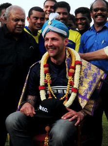 FOTO / Fanii au ÎNNEBUNIT când l-au văzut. Cum s-a îmbrăcat Materazzi când a ajuns în India