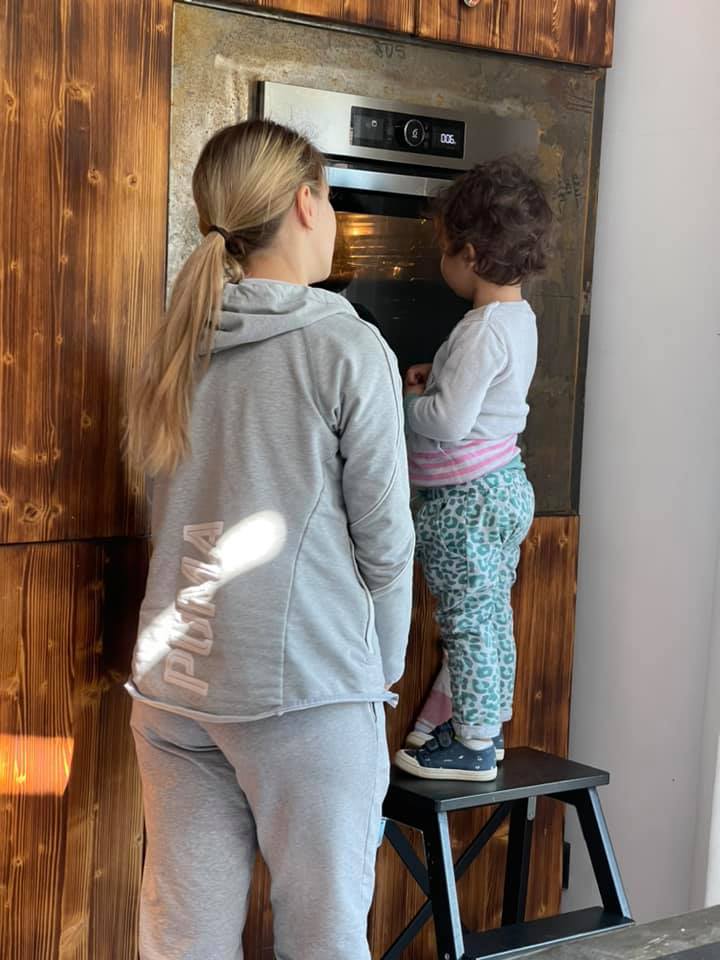 Imagini din casa în care Cabral locuiește cu Andreea Ibacka. Camera copiilor e în culori pastel și cu mobilă făcută pe comandă