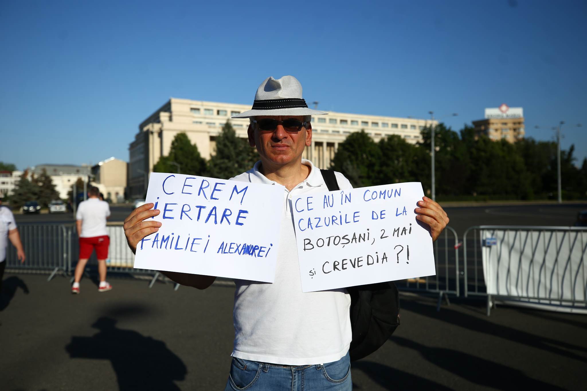 „Sistemul nu ne poate anestezia pe toți”. Protest în Piața Victoriei pentru Alexandra Ivanov, gravida care a murit la Spitalul Botoșani