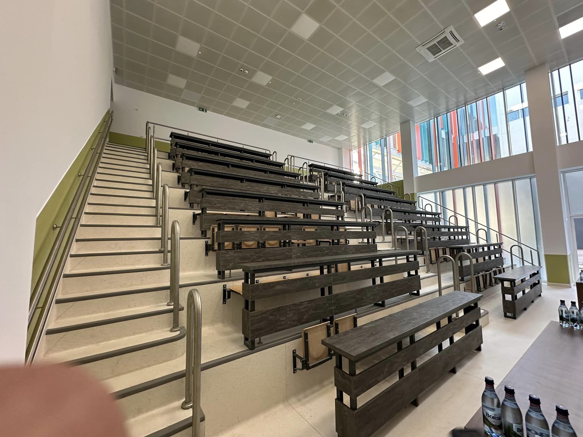 Cel mai modern liceu tehnologic din România, construit în orașul cu șomaj zero. 1.000 de elevi învață o meserie în condiții sci-fi