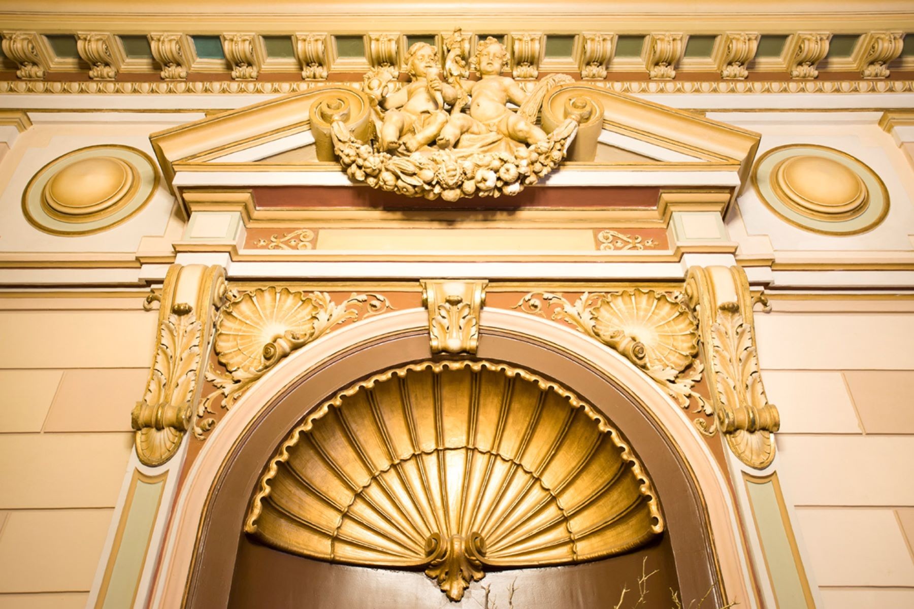 Palatul Bragadiru și grădinile au fost scoase la vânzare pentru 25 de milioane de euro. Povestea bijuteriei imobiliare din București