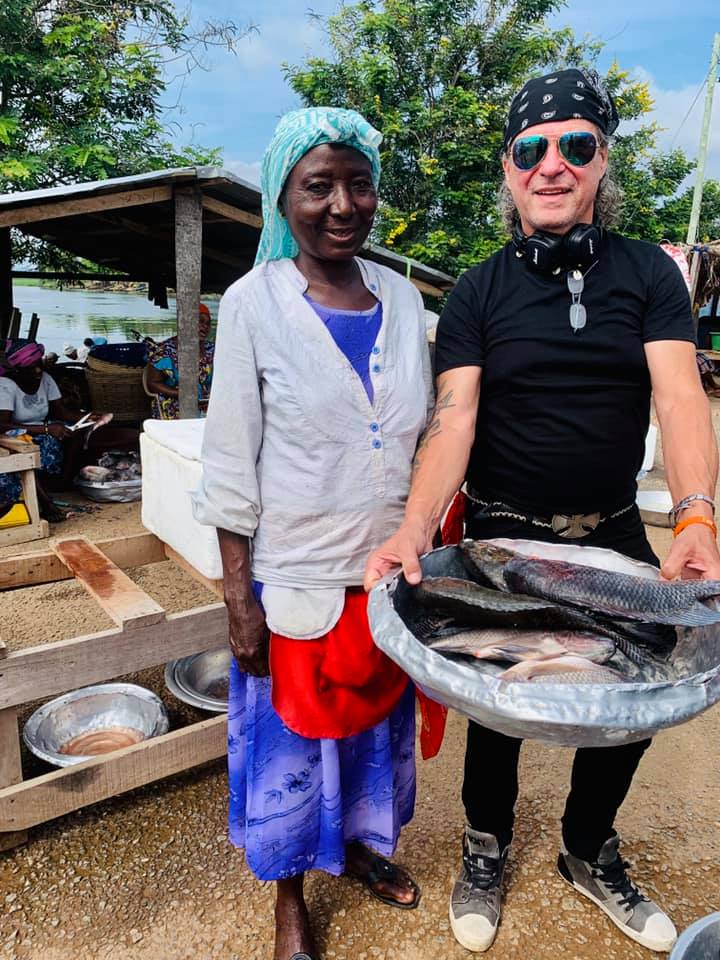 Amedeo Bolohoi, fondatorul Voltaj și Quartz, și-a făcut trupă cu muzicieni din Ghana!