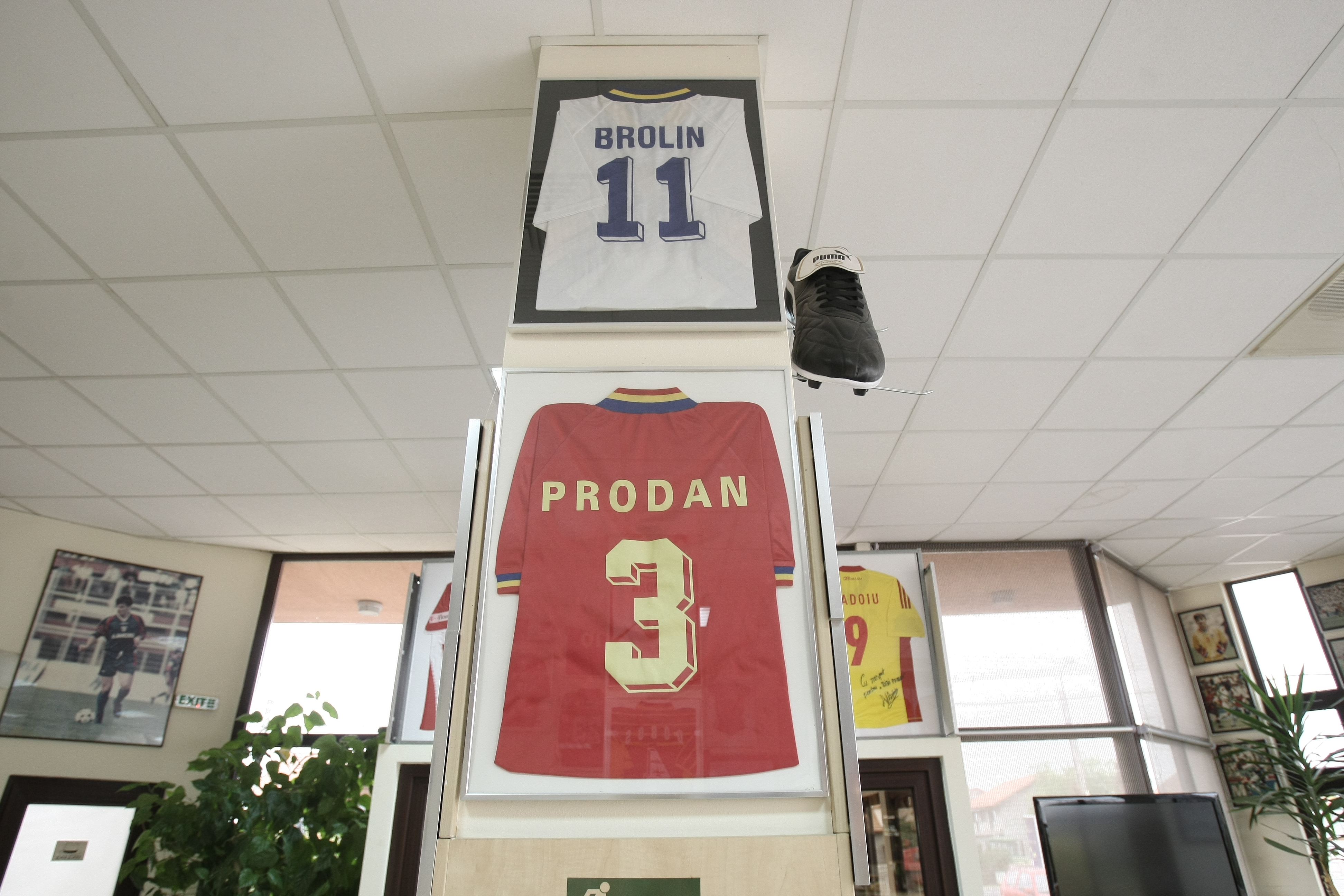 Trofeele lui Didi! Daniel Prodan a amenajat la Satu Mare muzeul echipei naționalei! GALERIE FOTO