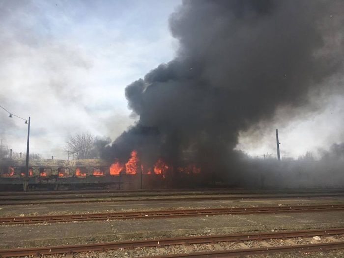 Incendiu la Gara de Nord din Timişoara. Mai multe vagoane au fost cuprinse de flăcări
