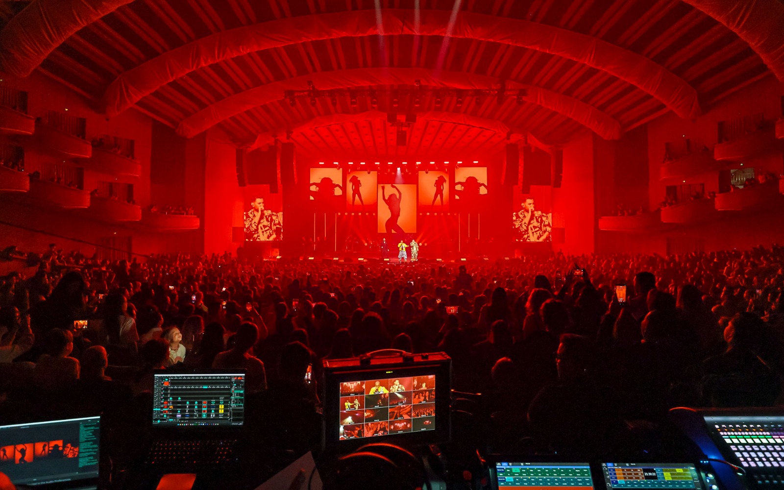Cum au apărut Smiley, Alex Velea și Connect-R pe scena de la Sala Palatului din București: „E devreme să ne oprim”