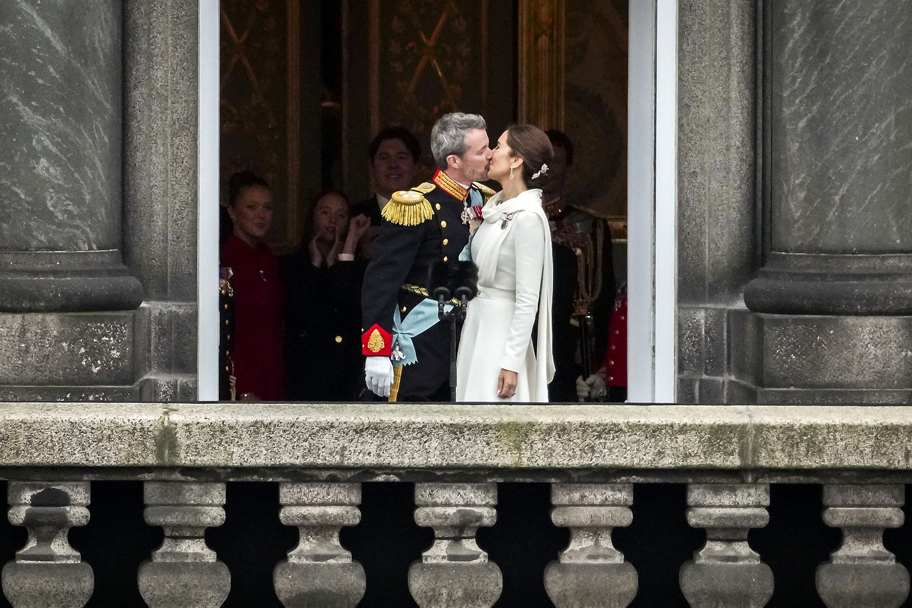 Eveniment istoric în Danemarca: Frederik al X-lea este noul rege al țării, după abdicarea mamei sale. Imagini de la ceremonie