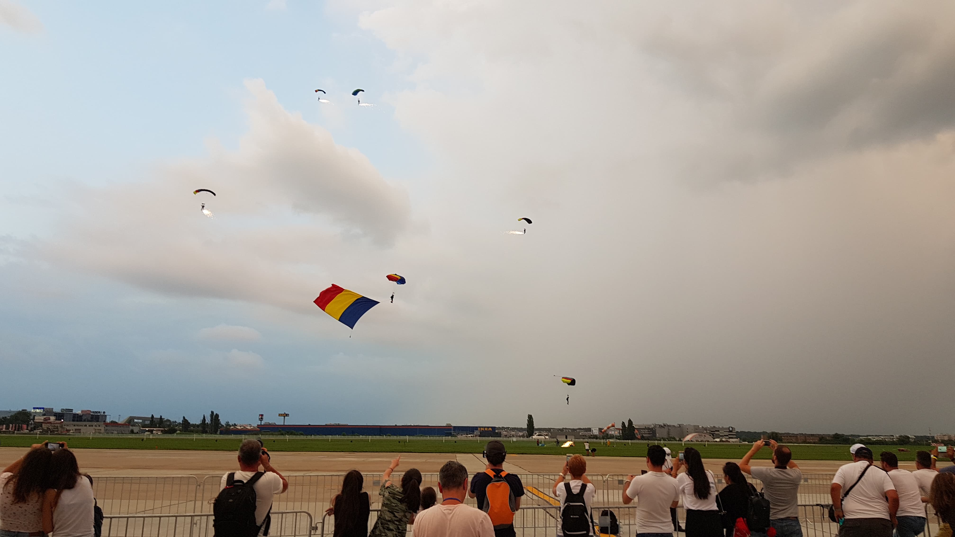 VIDEO&FOTO / BIAS 2018, spectacol total de la cer la pământ, la show-ul aviatic din Bucureşti