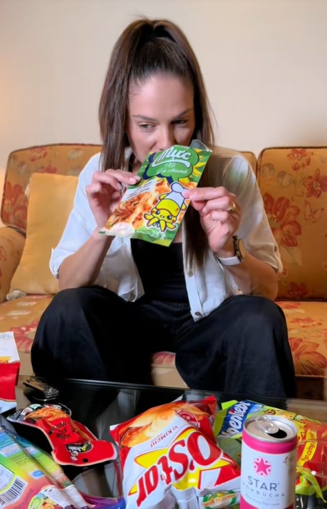 Ce alimente „ciudate” mănâncă Irina Fodor la Asia Express 2025: „Par radioactive”. Le-a cumpărat din supermarket, în Vietnam