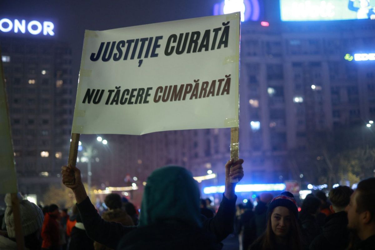 Generația Z, printre cei 4.000 de oameni prezenți în București la protestul pentru reformă în Justiție