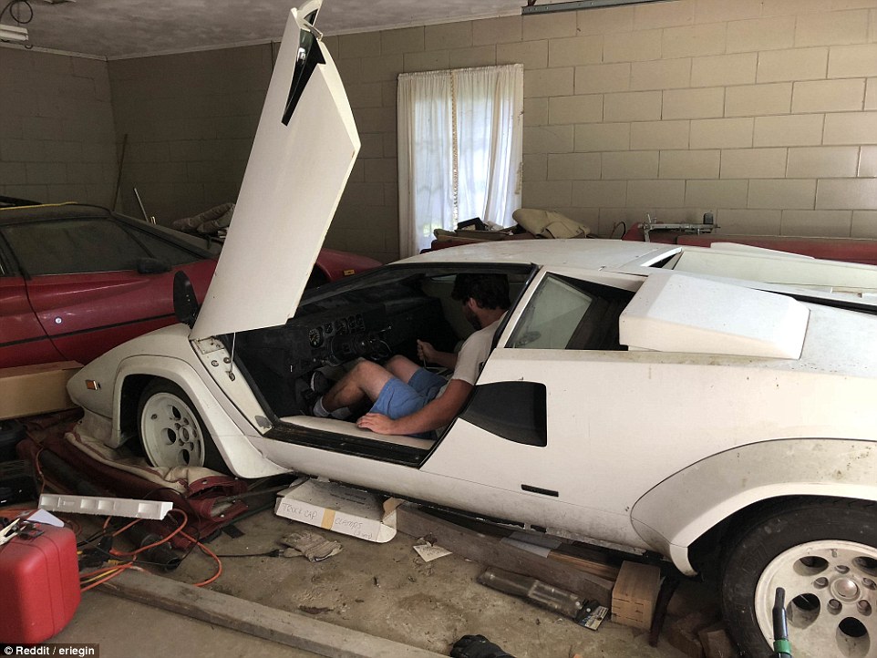 FOTO | O studentă a găsit o comoară care zăcea în garajul bunicii de 20 de ani: un Lamborghini și un Ferrari