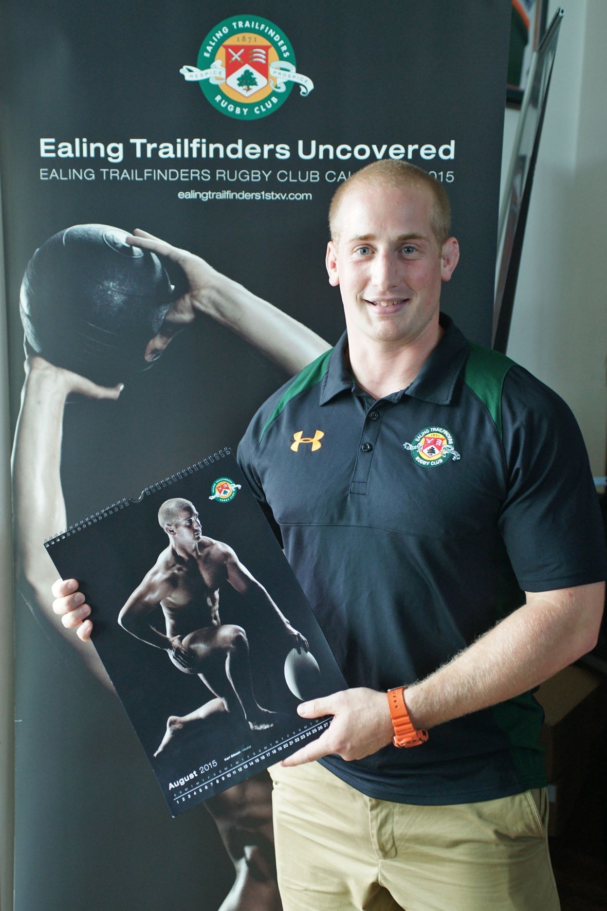 Strâng bani în muşchii goi! Rugbiştii echipei Ealing Trailfinders au pozat în scop caritabil