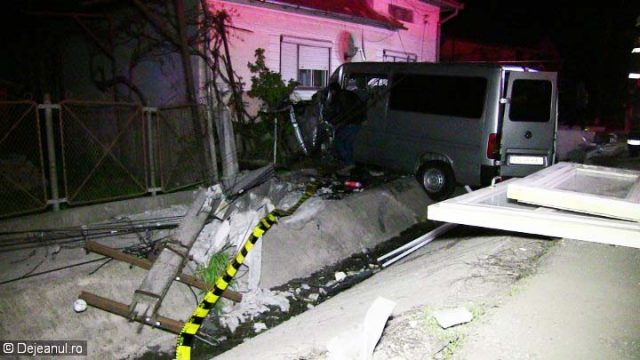 Accident violent în județul Bistrița-Năsăud. O fetiță de cinci ani, printre cele trei victime în urma impactului