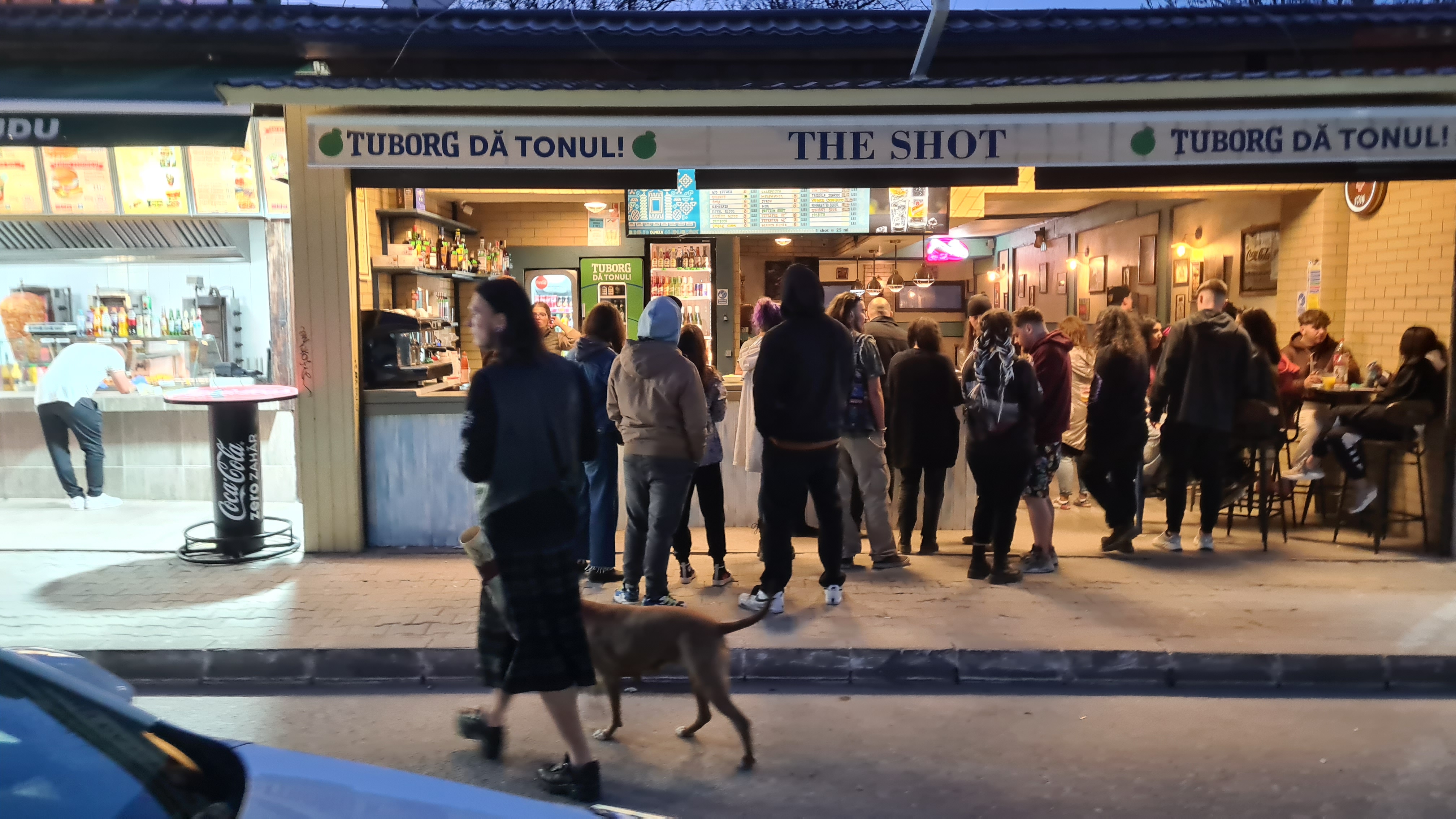1 mai în Vama Veche, cu cazare la cort sau la 500 de lei pe noapte. „Sunt bani de făcut”