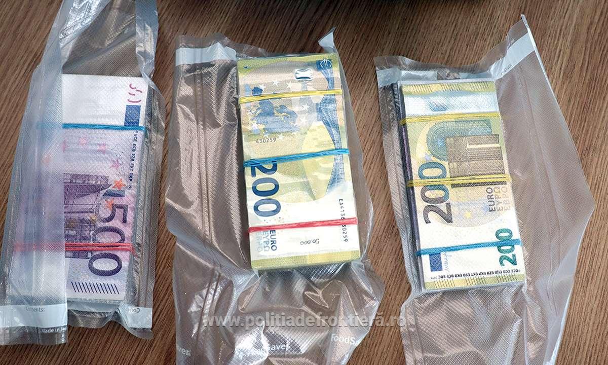 Un român a venit din Spania cu 205.000 euro cash în bagajul de cală, dar a rămas fără bani după ce a aterizat pe Aeroportul Henri Coandă
