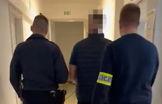 Virág helyett verés: nőnapon rugdosta meg a barátnőjét egy 34 éves férfi Veszprémben