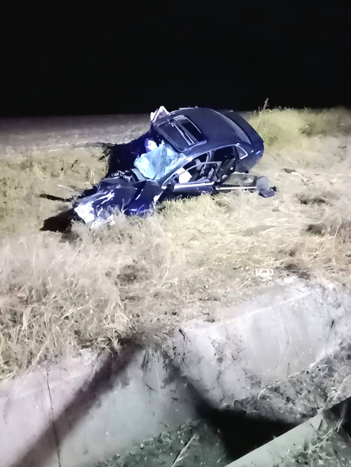 Doi băieți de 16 și 17 ani au murit într-un accident grav în Teleorman: mașina în care se aflau a fost deformată