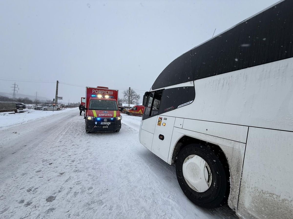 România, paralizată de viscol și ninsori: autostrăzi și porturi închise, haos pe aeroport și peste 160.000 de oameni nu au curent electric