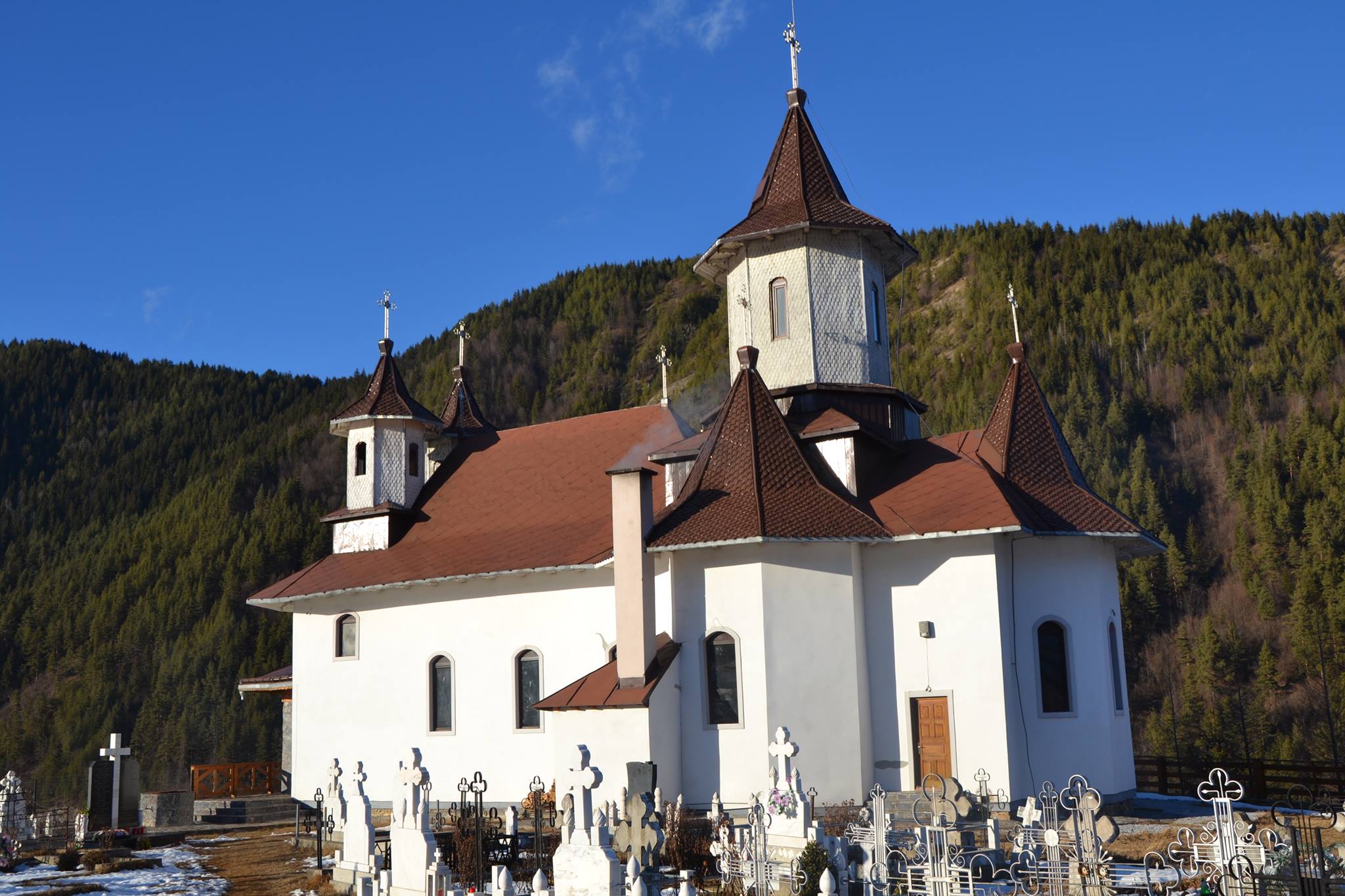 Cheile Bicazului - unde se află și ce activități poți face aici. Obiective turistice și trasee montane