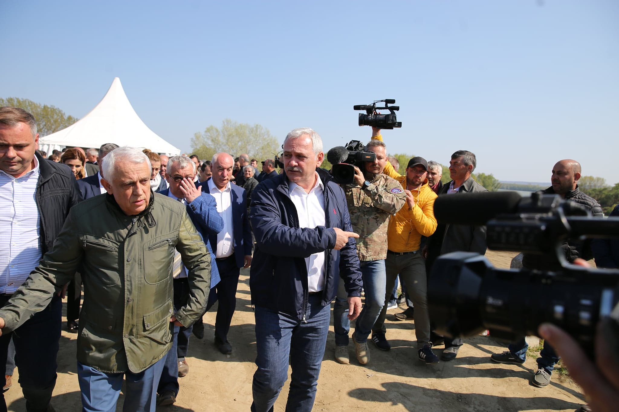 FOTO | Liviu Dragnea şi-a reluat campania. Promite TVA de 5% pentru produsele bio autohtone şi aprozare pentru producătorii români