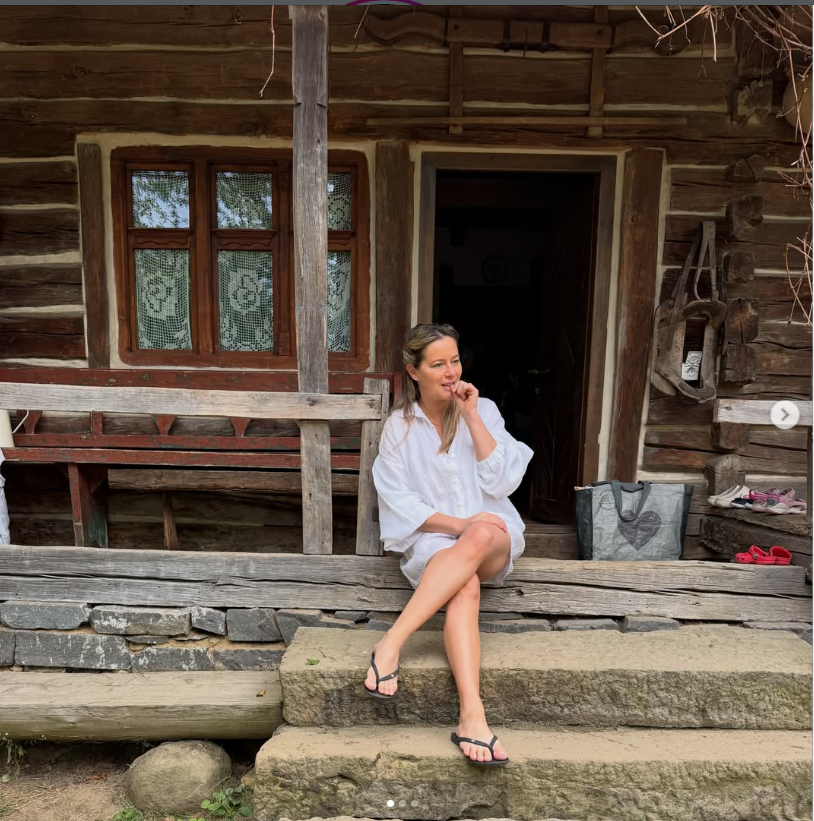 Cum își așteaptă Laura Cosoi invitații la botezul celei de-a cincea fetițe. Nina va fi creștinată în acest weekend. „Nu pot să cred”