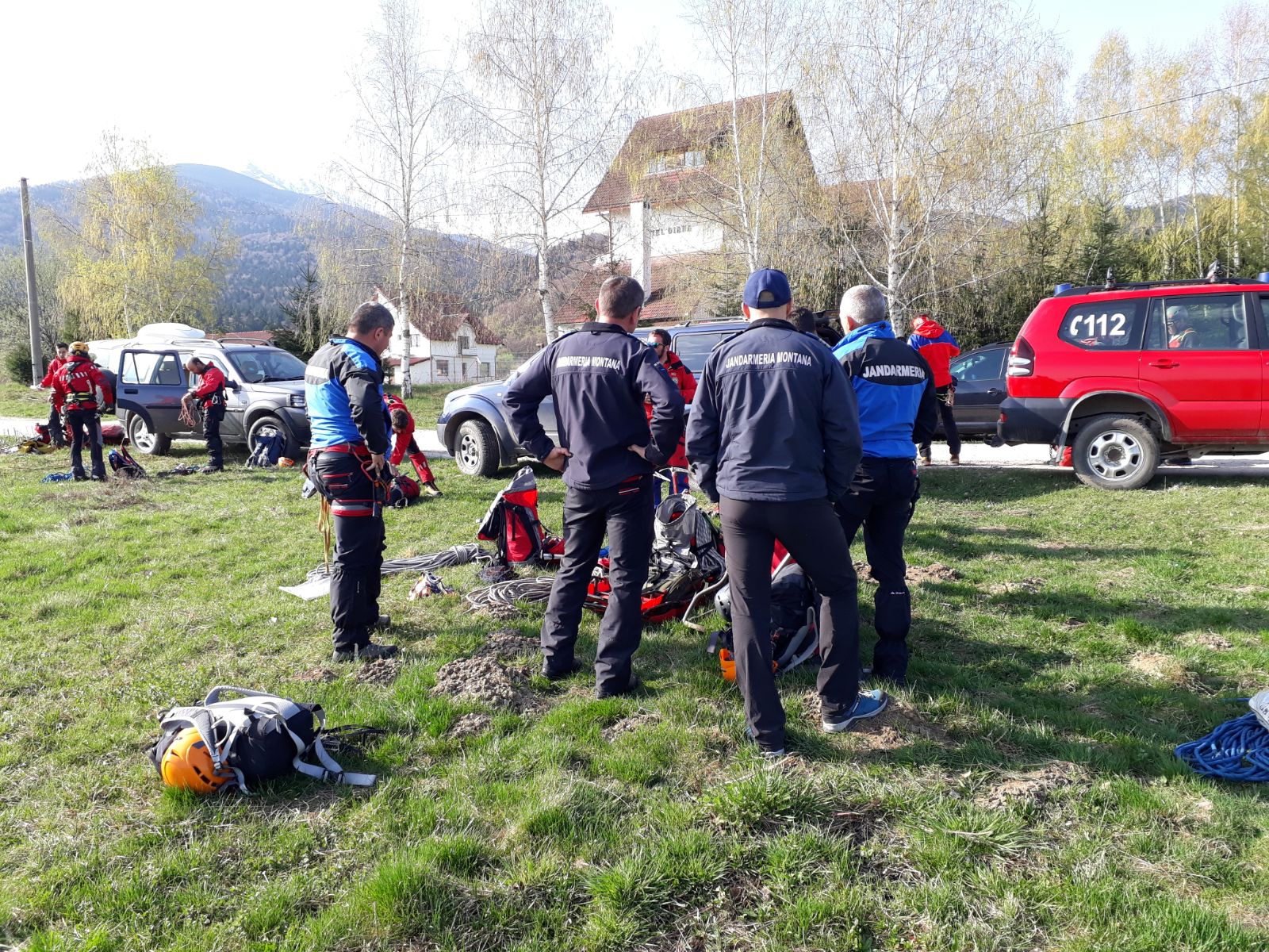 Salvamontiştii şi jandarmii montani vor porni în recuperarea cadavrelor celor doi turişti reperaţi în Masivul Făgăraş