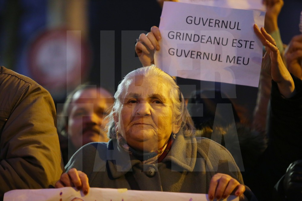 UPDATE. Contramanifestație în București. PSD se dezice de protestele de la Cotroceni / FOTO&VIDEO