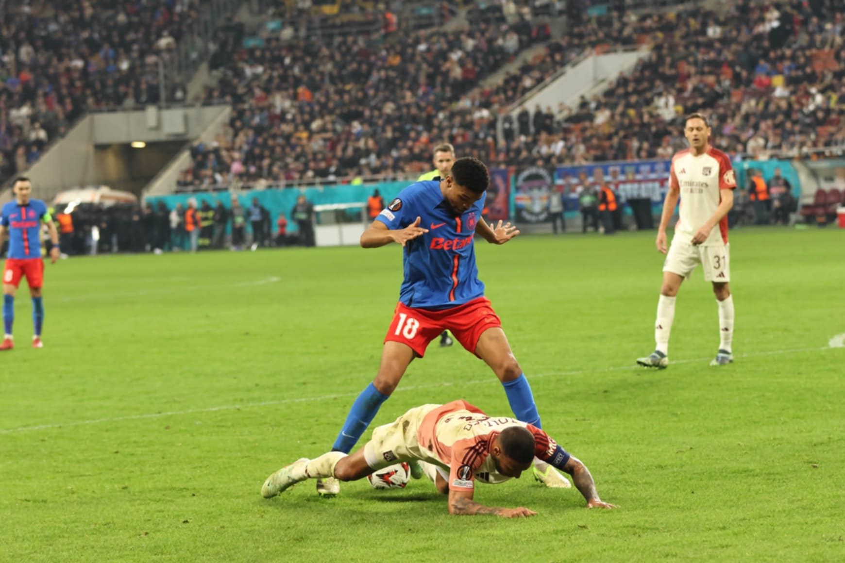 FCSB a fost învinsă de Lyon în meciul tur din „optimile” Europa League