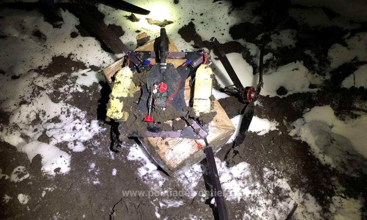 O dronă a aterizat forțat la granița cu Republica Moldova. Aparatul de zbor era încărcat cu țigări de contrabandă în valoare de mii de lei