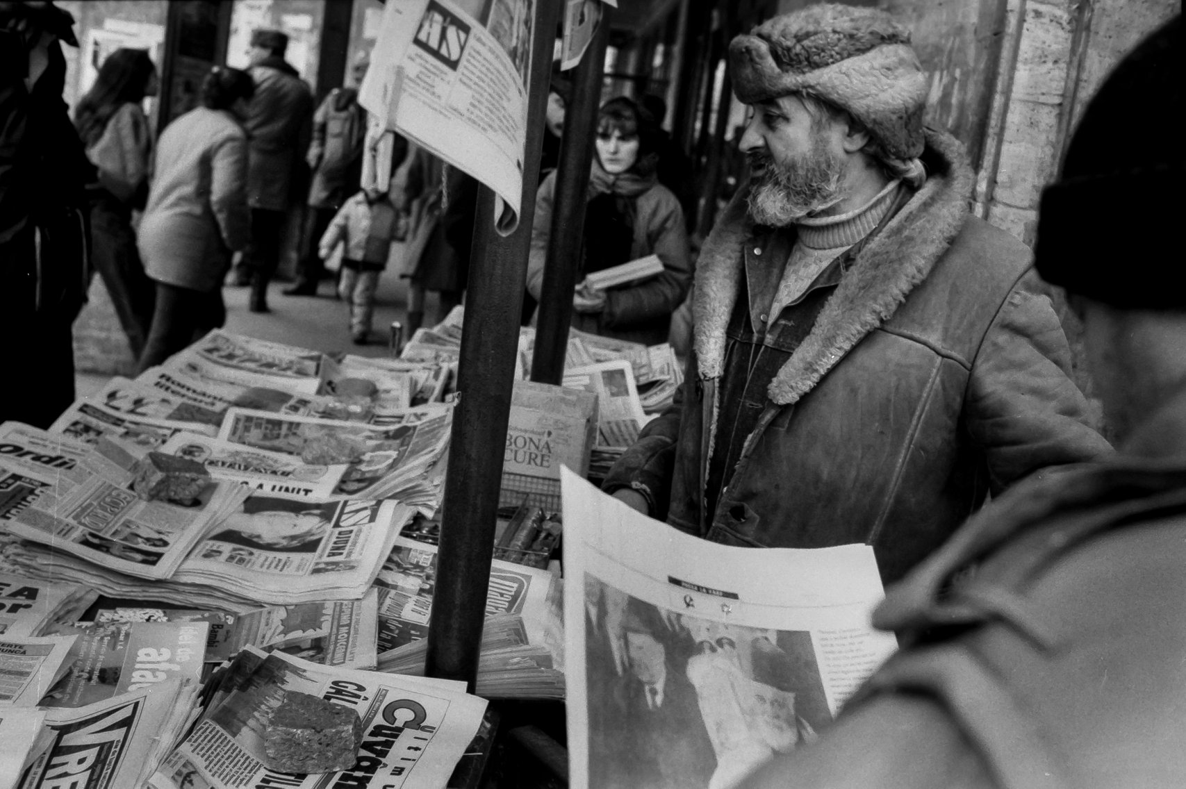 Bucureștiul liber de acum 30 de ani, fotografiat de un japonez aventurier: “Am văzut mulți oameni frumoși și liberi în acele zile”