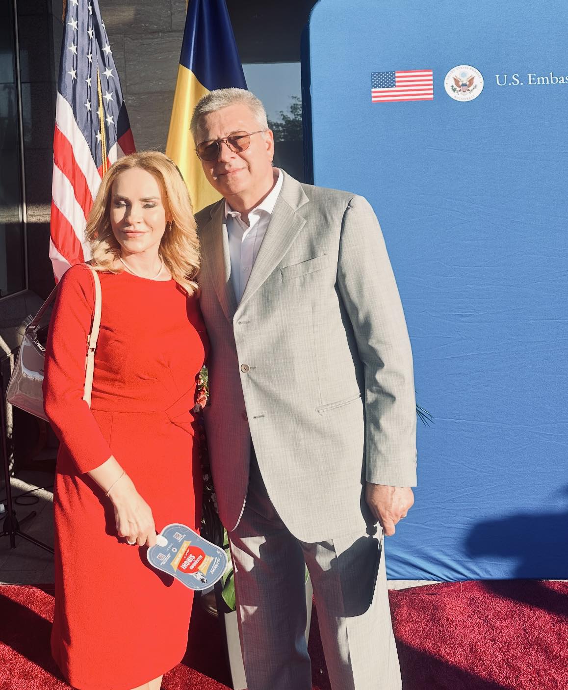 Cum a apărut îmbrăcată Gabriela Firea la recepția organizată de Ambasada SUA la București de Ziua Americii. Cine a însoțit-o la eveniment